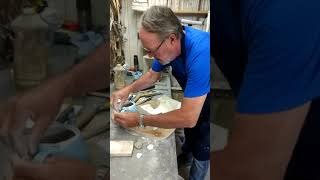 Moulage dune théière  Teapot molding process [upl. by Tressa401]